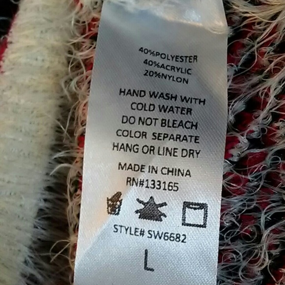 Everleigh Aztec Fuzzy high low hem Sweater size L - Picture 8 of 8